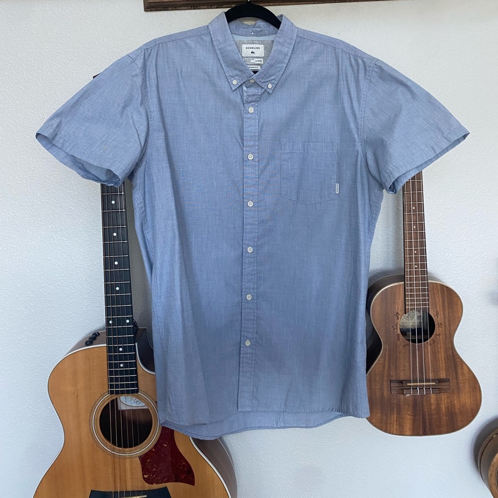 Quicksilver shortsleeved button-up in XL